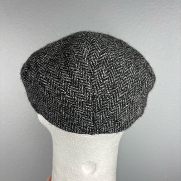 Tweed Flat Cap Charcoal Herringbone - John Hanly & Co - Picture 5 of 8